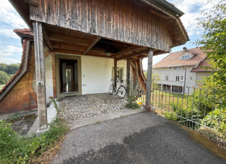 Charmante Dachwohnung in Wabern